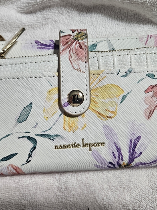Nanette Lepore Handbags - Nanette Lepore White Floral Zip Snap Wallet with Gold Logo